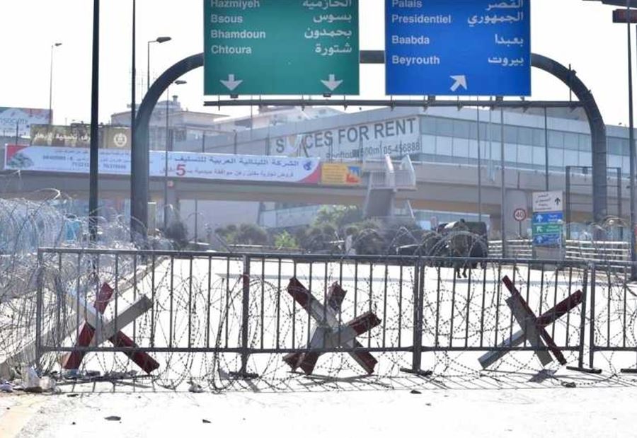 حاجزٌ بشري للجيش على طريق القصر الجُمهوري