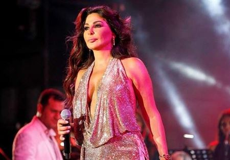 إليسا لإحدى معجباتها: توقفي أرجوكِ!