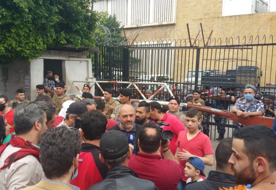إحتجاجٌ أمام سراي طرابلس! إحتجاجٌ أمام سراي طرابلس!