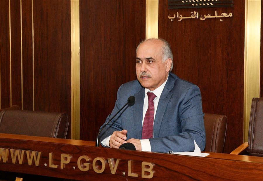"قرار غير مدروس"... أبو الحسن "يحذّر" من أزمة بيئية