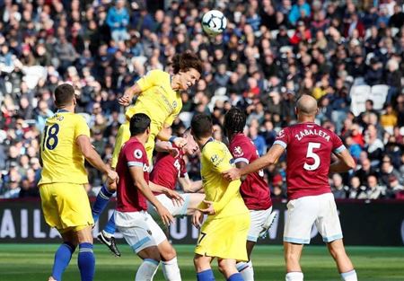 أول تعثر لتشلسي ... وليفربول وحيدا على القمة