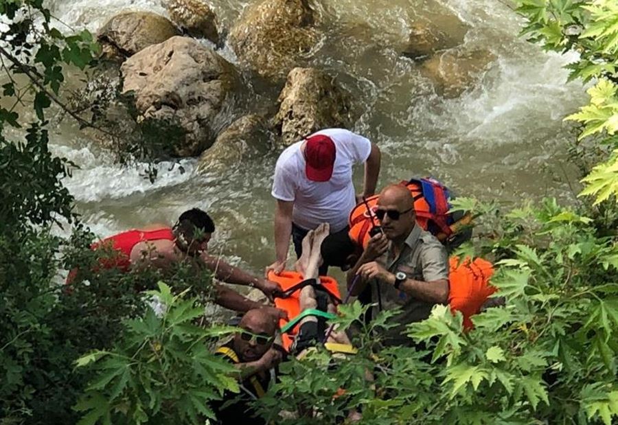 بالصور: انتشال جثة غريق من نهر داريا كسروان