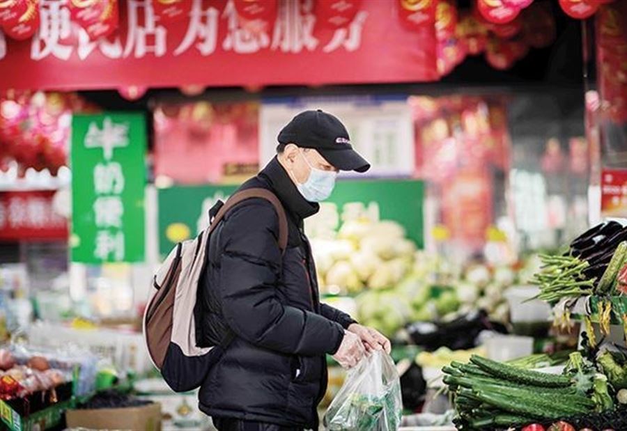 كيف تحمي نفسك من "كورونا" عند شراء الخضار؟