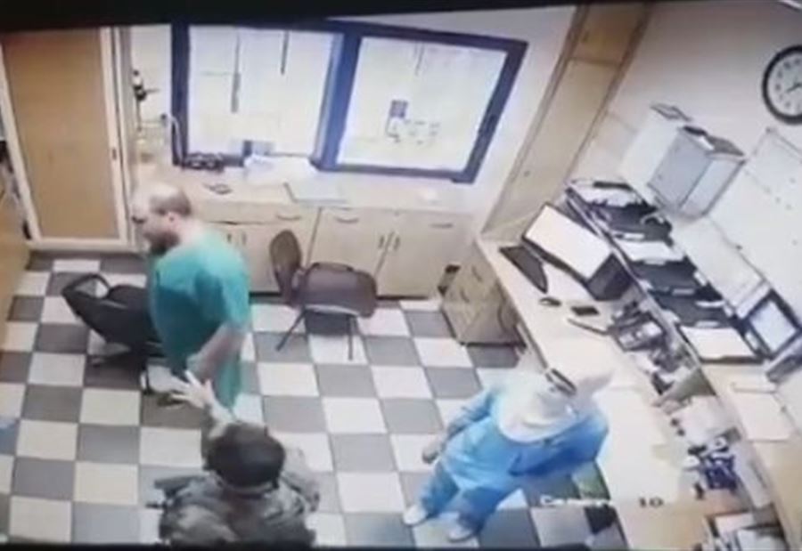  قائد الجيش يتَّصل بنقيب الأطباء