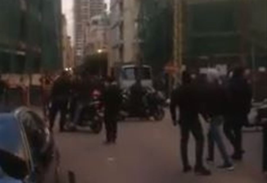 بالفيديو: توترٌ وإشكالٌ في شارع الحمراء