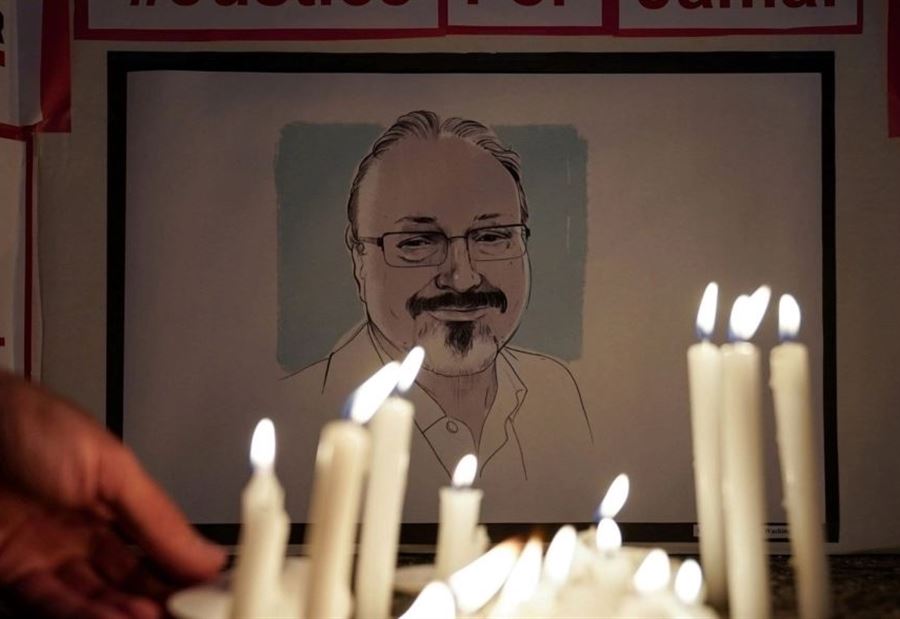 بالصور: أحد قتلة خاشقجي يظهر في إحدى الطائرات