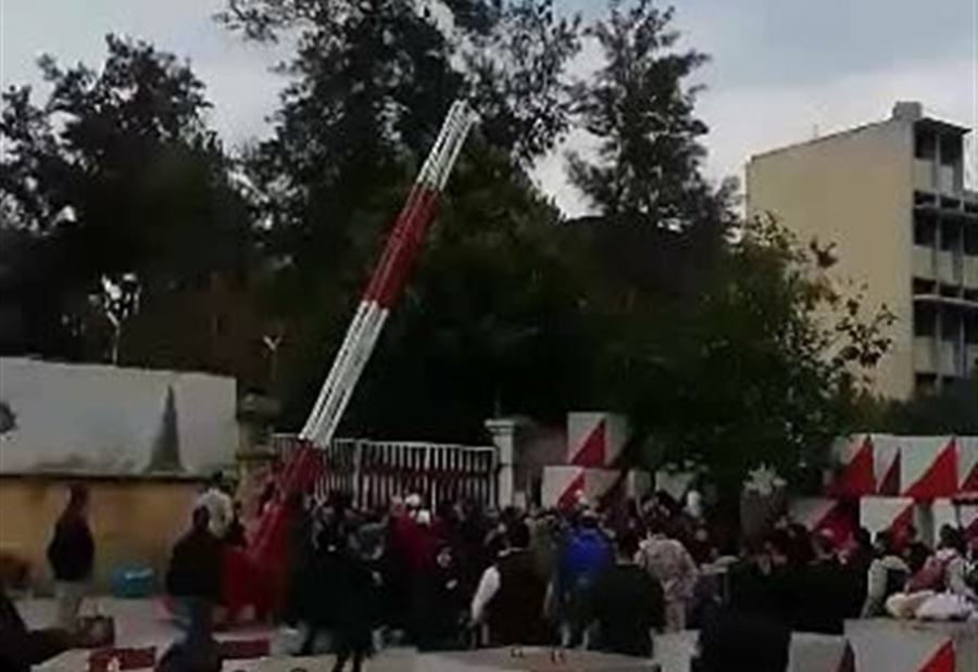 بالفيديو: أهالي سجناء "القبة" حاولوا إقتحام المبنى