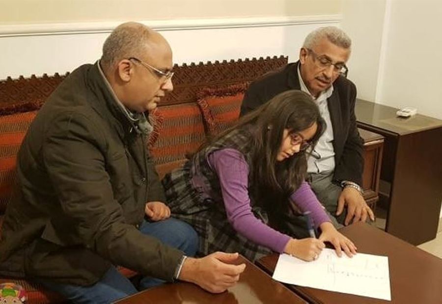 درع تكريمية من سعد إلى المتفوقة الخطيب درع تكريمية من سعد إلى المتفوقة الخطيب