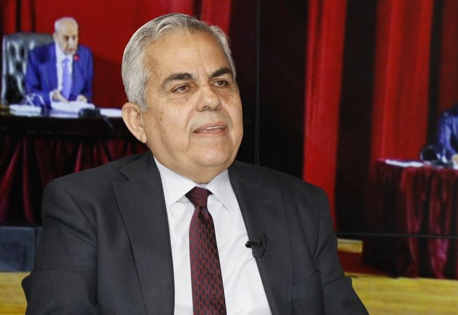 "لبناني إبن لبناني"... تغريدةٌ "لافتة" من حكمت ديب!