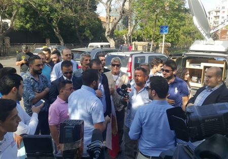 وقفة امام وزارة الداخلية للمطالبة بوضع حد للسلاح المتفلت