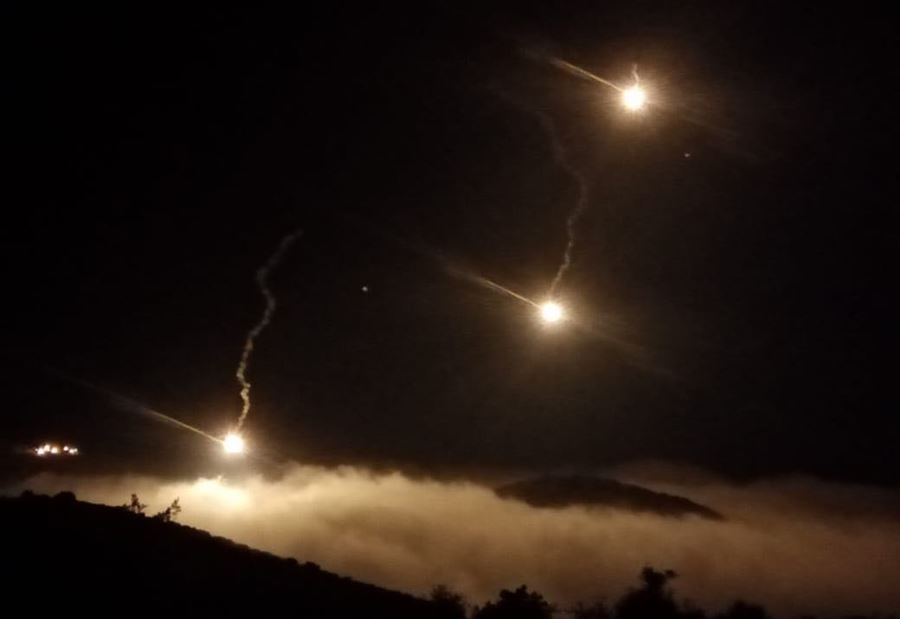 بالفيديو: اسرائيل تُطلق قنابل مضيئة فوق كفرشوبا  بالفيديو: اسرائيل تُطلق قنابل مضيئة فوق كفرشوبا