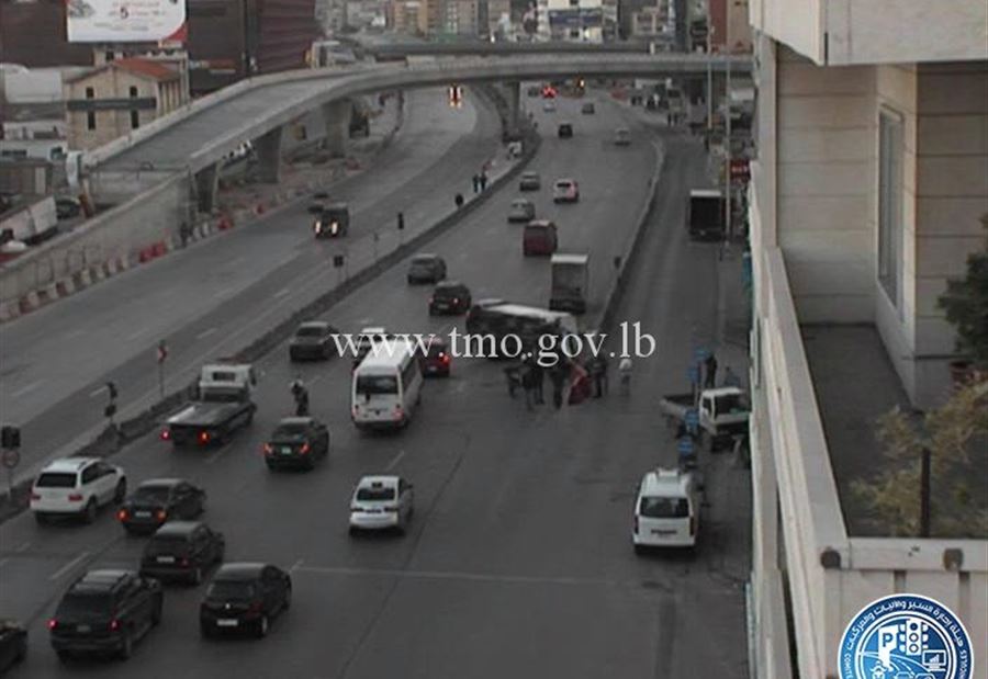 بالصورة: إنقلاب بيك آب على اوتوستراد جل الديب  بالصورة: إنقلاب بيك آب على اوتوستراد جل الديب