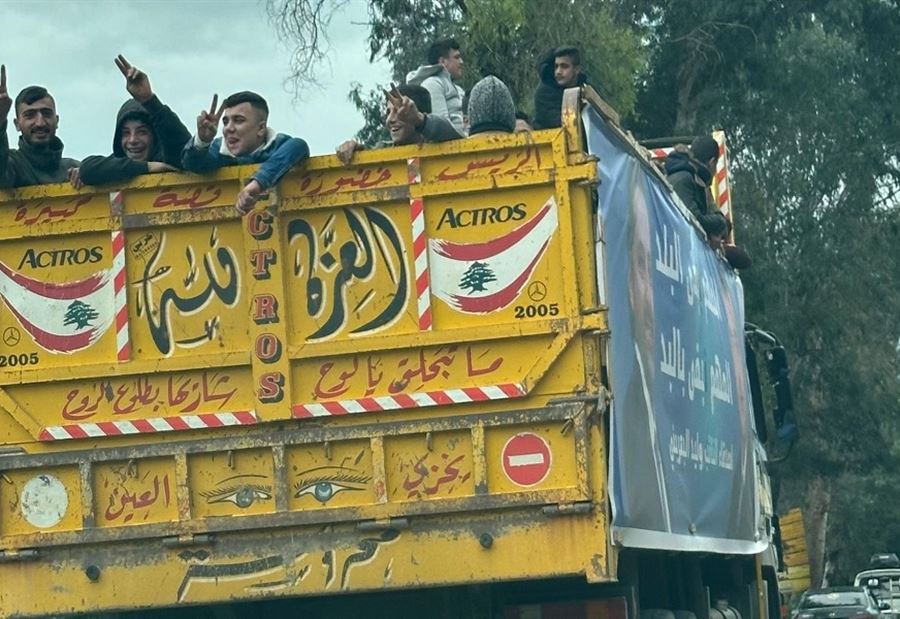 "من محبتي"... رسالةٌ من مناصرٌ مطليٌ بالأزرق إلى الشيخ سعد! (فيديو) "من محبتي"... رسالةٌ من مناصرٌ مطليٌ بالأزرق إلى الشيخ سعد! (فيديو)