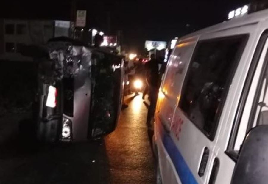 بالصور: جريحان بحادث سير مروع على طريق صور