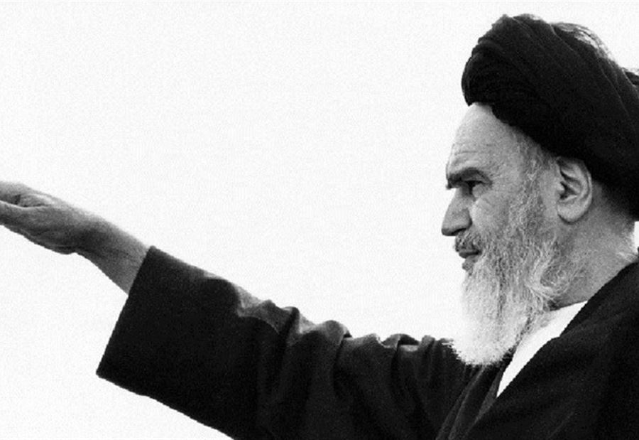 للمرة الأولى.. فيديو لتشييع الخميني في طهران قبل 30 عاما