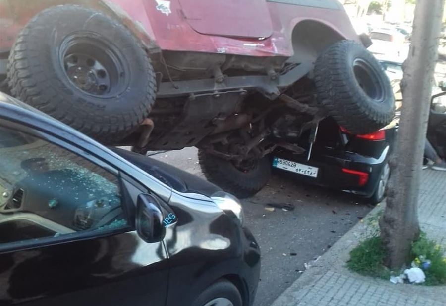 بالصور: حادث سير "غريب" في بكفيا بالصور: حادث سير "غريب" في بكفيا
