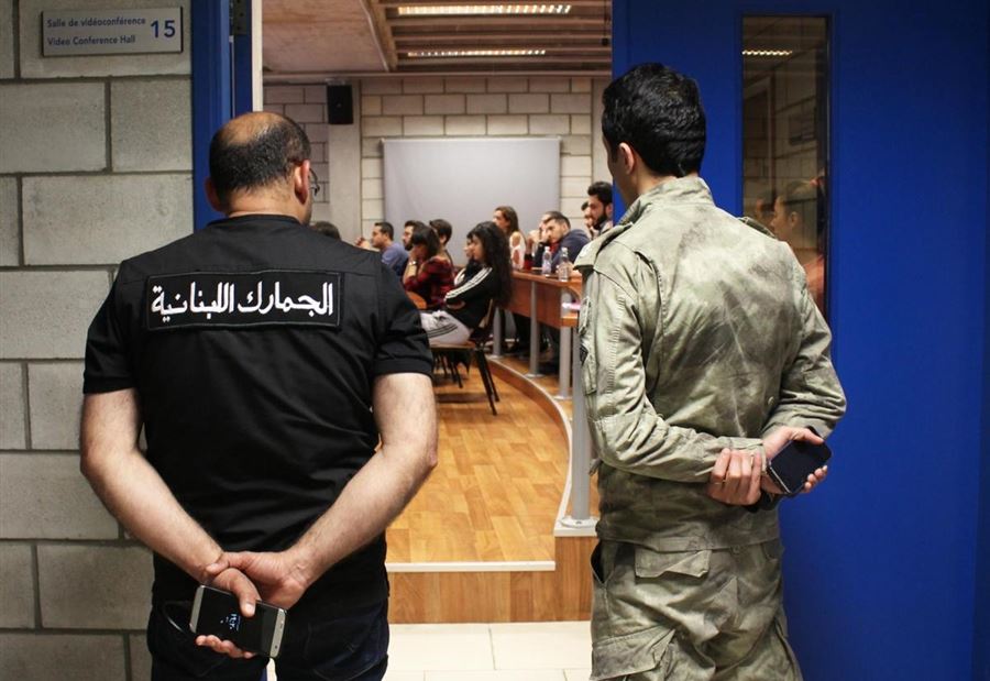 الجمارك على طريق الاعتكاف