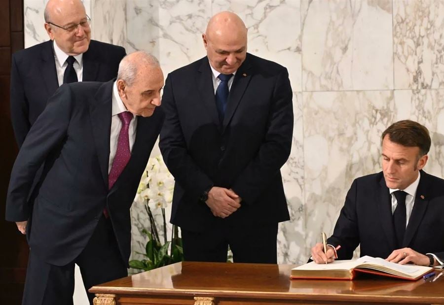 إليكم ما كتبه ماكرون في السجل الذهبي!