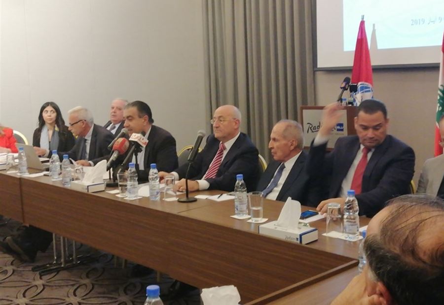 العريضي ممثلا جنبلاط: الكلام حول الأملاك البحرية يفتقد للمعايير العلمية العريضي ممثلا جنبلاط: الكلام حول الأملاك البحرية يفتقد للمعايير العلمية