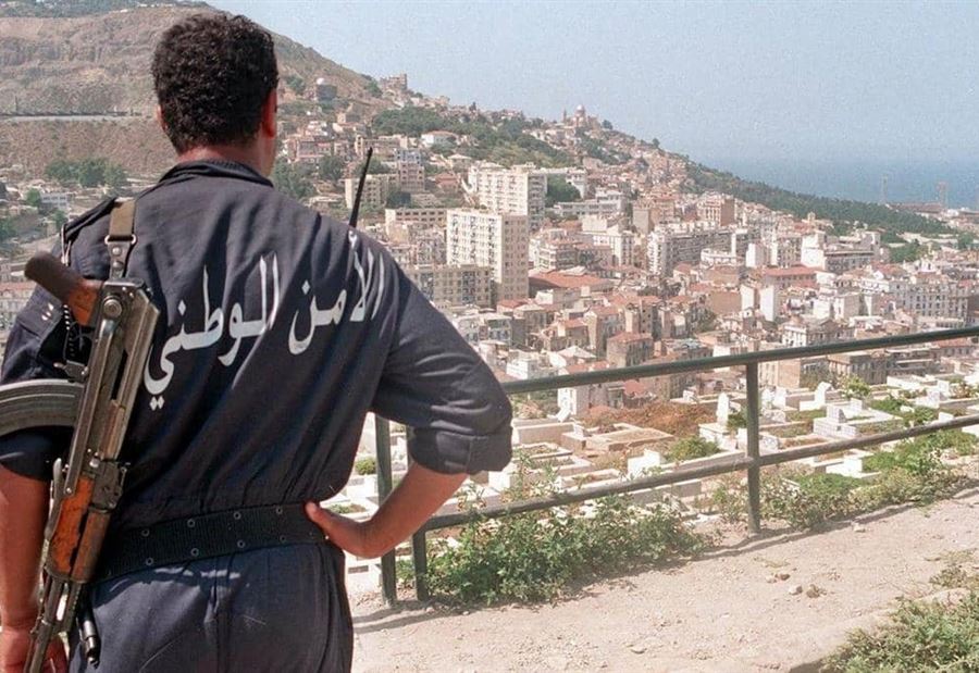 في الجزائر... إعتقال أربعة متشددين واستسلام خامس