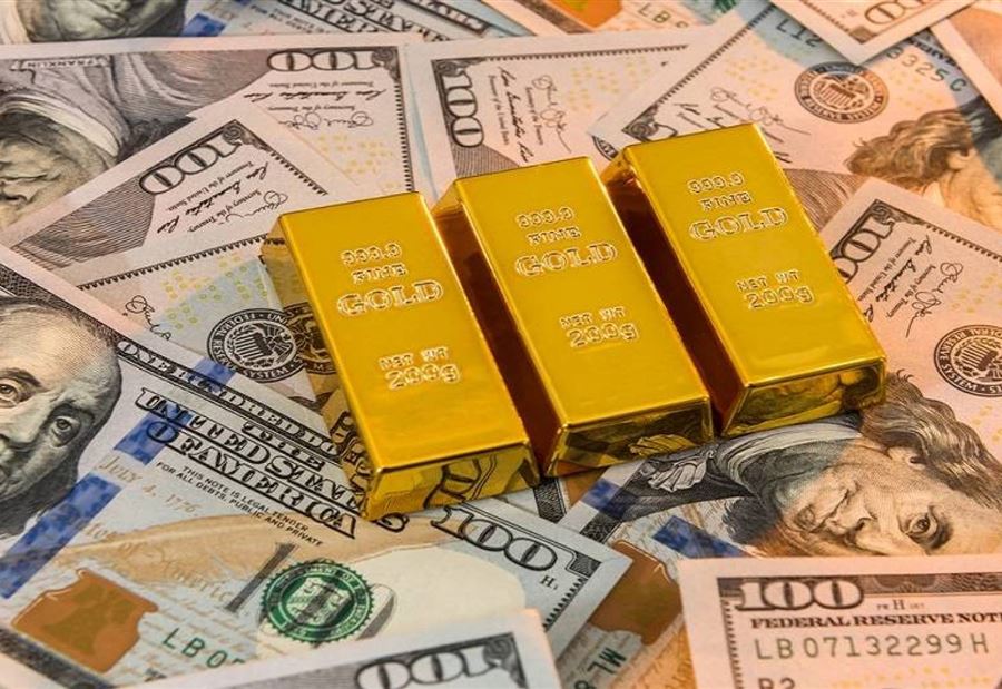 الاقتصاد العالمي.. الدولار يرتفع والذهب يتراجع