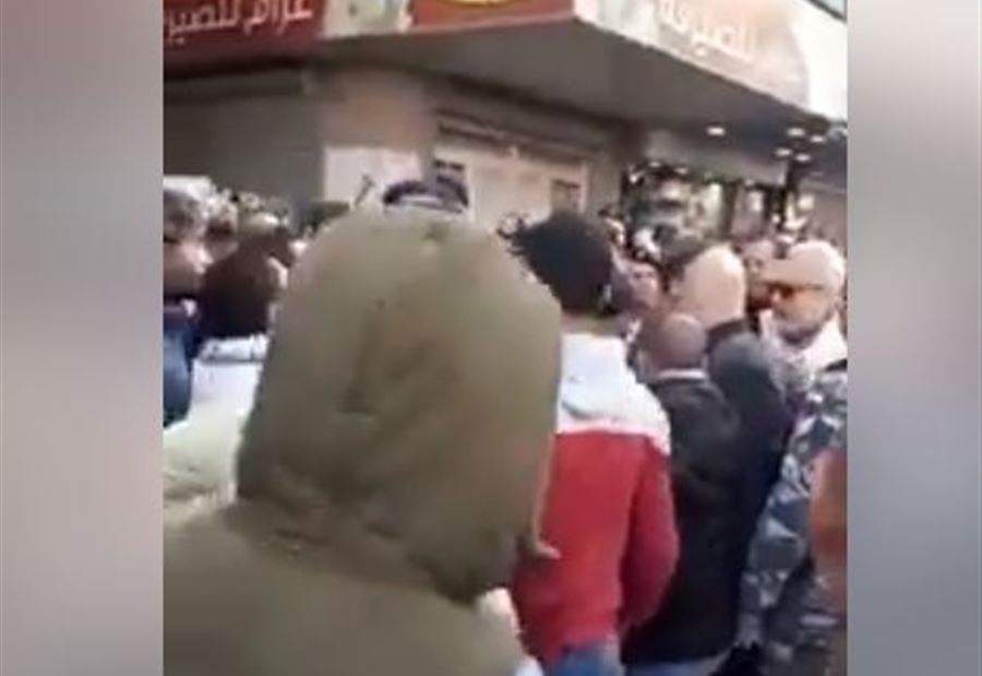 بالفيديو: اشكال على خلفية اقفال محال صيرفة في صيدا 