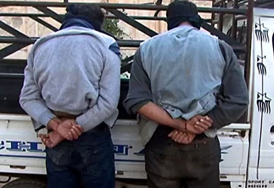 بالصور: ضبط إرهابيين ينقلون أسلحة من درعا إلى القنيطرة 
