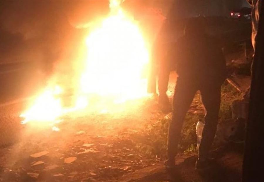 بالصورة: شبان قطعوا طريق اتوستراد الغازية صيدا