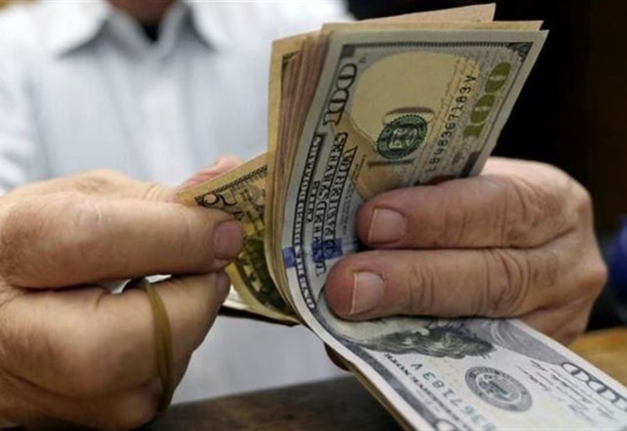 إنخفاض سعر الدولار لدى الصرافين... ولكن!