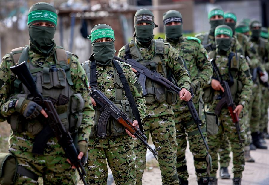 "القسّام" تقصف باتجاه تل أبيب وسقوط صاروخ في "هود هشارون"