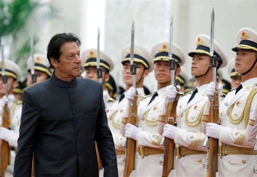عمران خان يشعل فتيل أزمة جديدة بين بلاده وأفغانستان
