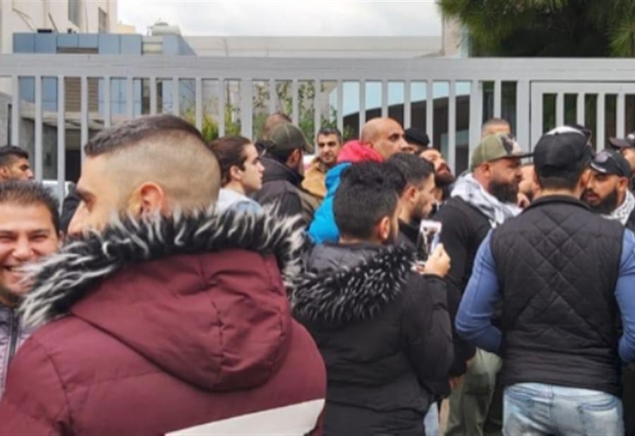 اعتصام أمام مرفأ طرابلس  اعتصام أمام مرفأ طرابلس