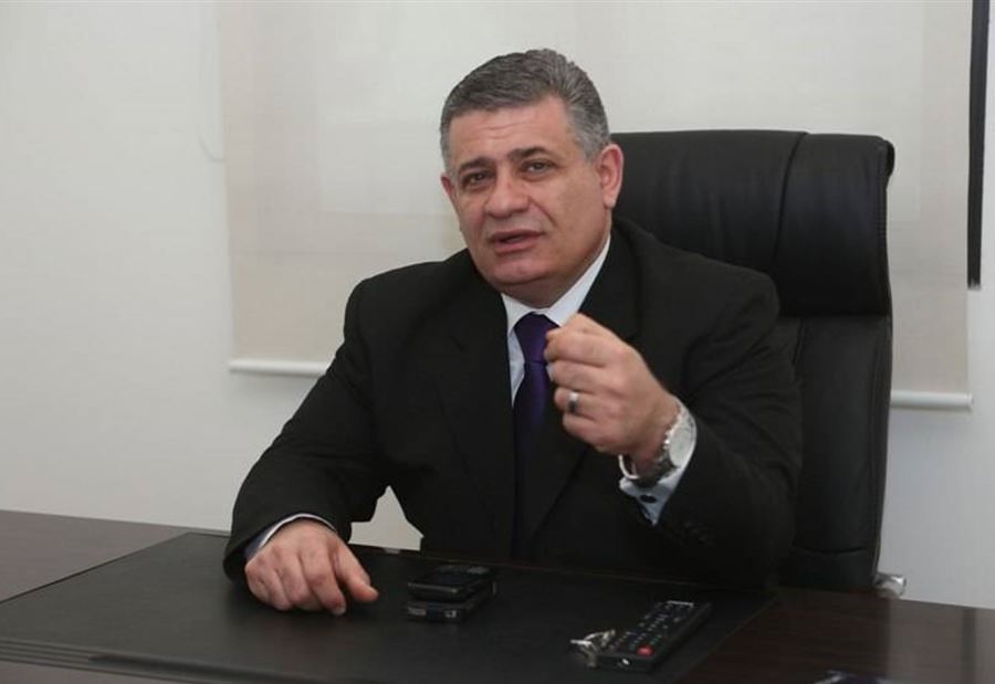ضو عن "الرئيس القوي وصهره الأقوى"