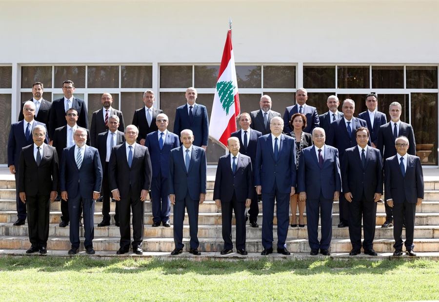 الأسود يطغى على الأبيض في الحكومة