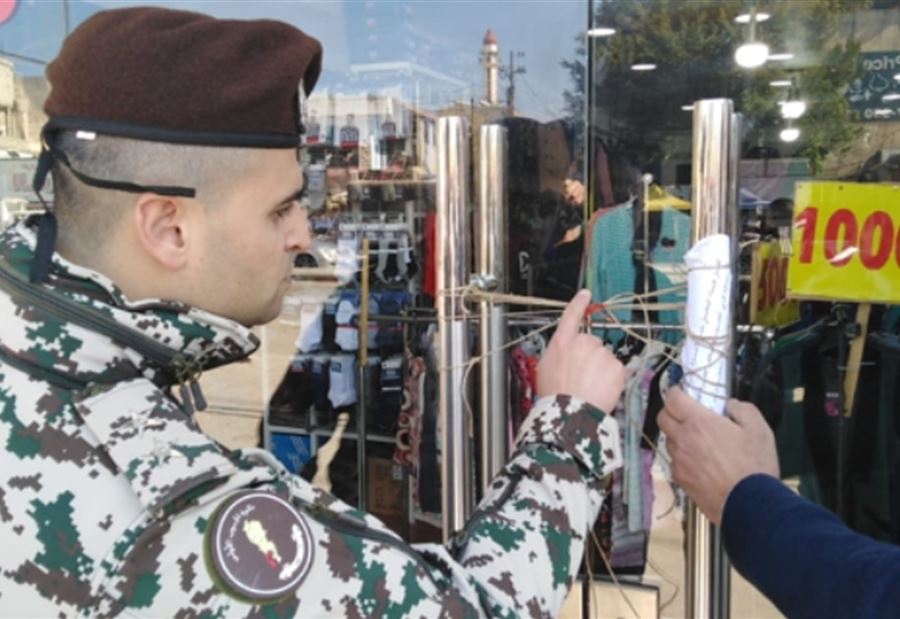 إقفال محال يشغلها سوريون في صور