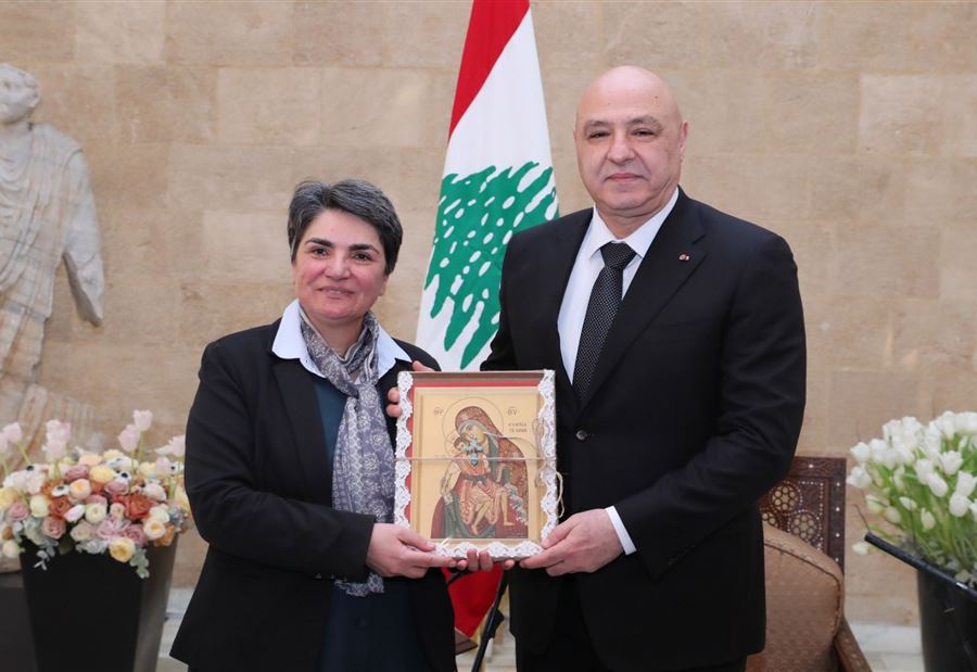 الرئيس عون: لا أرغب في مغادرة أولادي البلد!