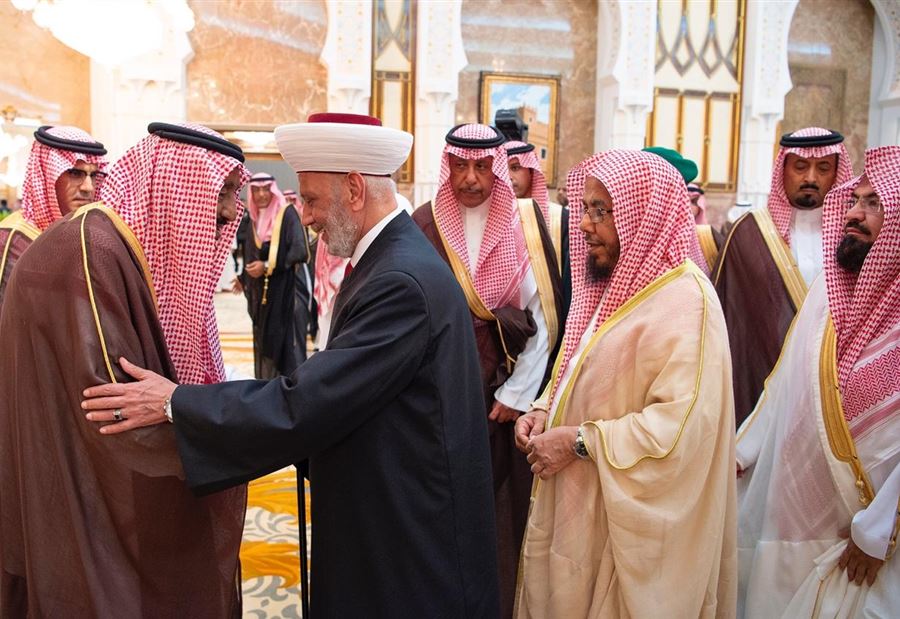 الملك سلمان التقى دريان في قصر منى