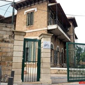 ما صحة بيع الحريري لمدرسة الليسة عبد القادر ؟