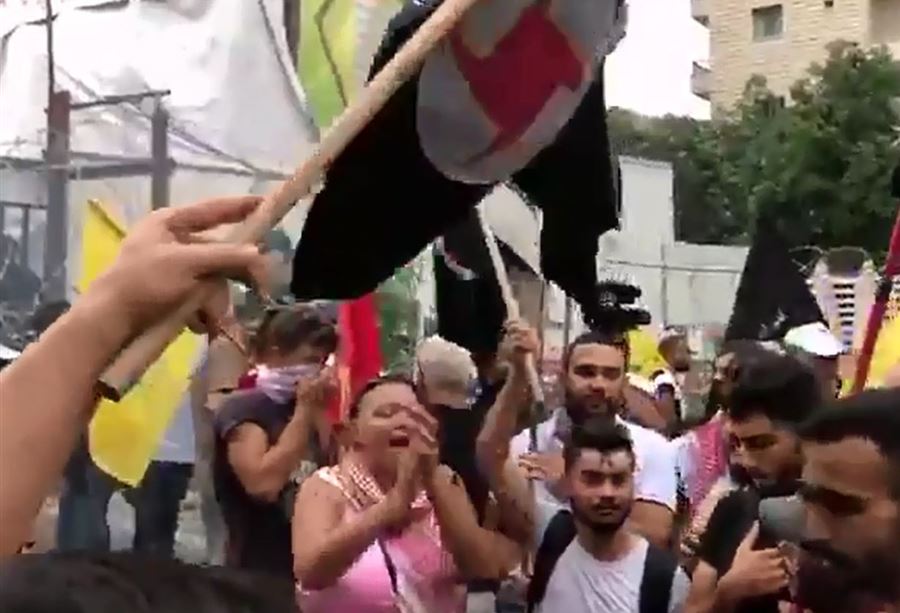 بالفيديو: "طار راسك يا بشير" أمام السفارة الأميركية