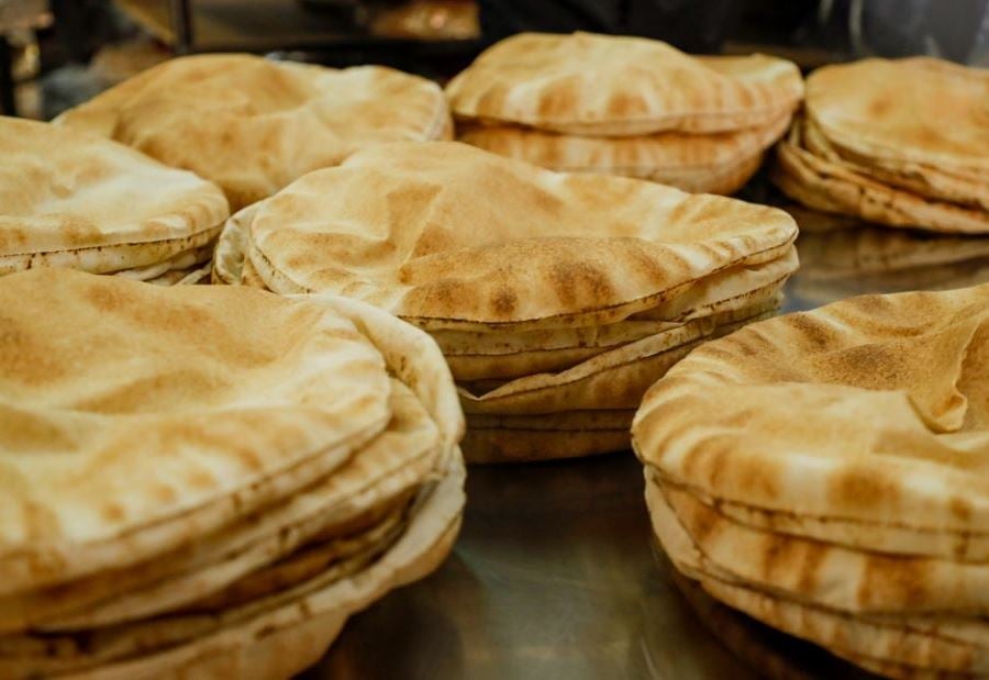 "لا أزمة طحين ولا انقطاع للخبز"