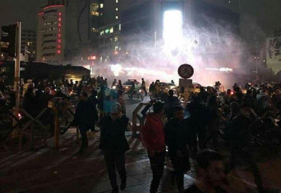 تظاهرات ليلية بإيران (فيديو)  تظاهرات ليلية بإيران (فيديو)