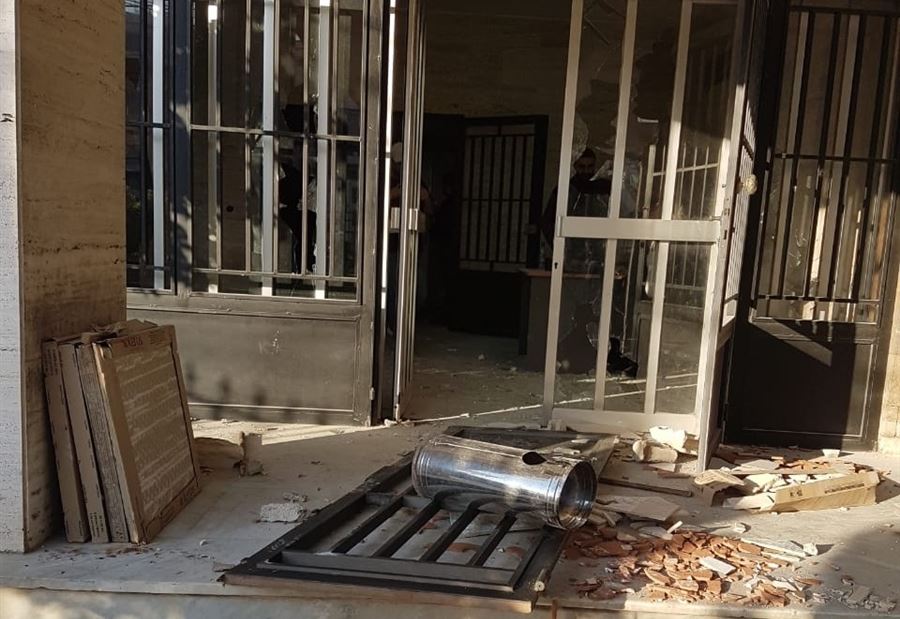 تحطيم مدخل مؤسسة مياه لبنان الجنوبي في صيدا