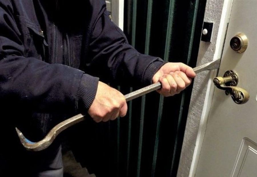 سرقة مجوهرات وأموال من منزل في أكروم سرقة مجوهرات وأموال من منزل في أكروم