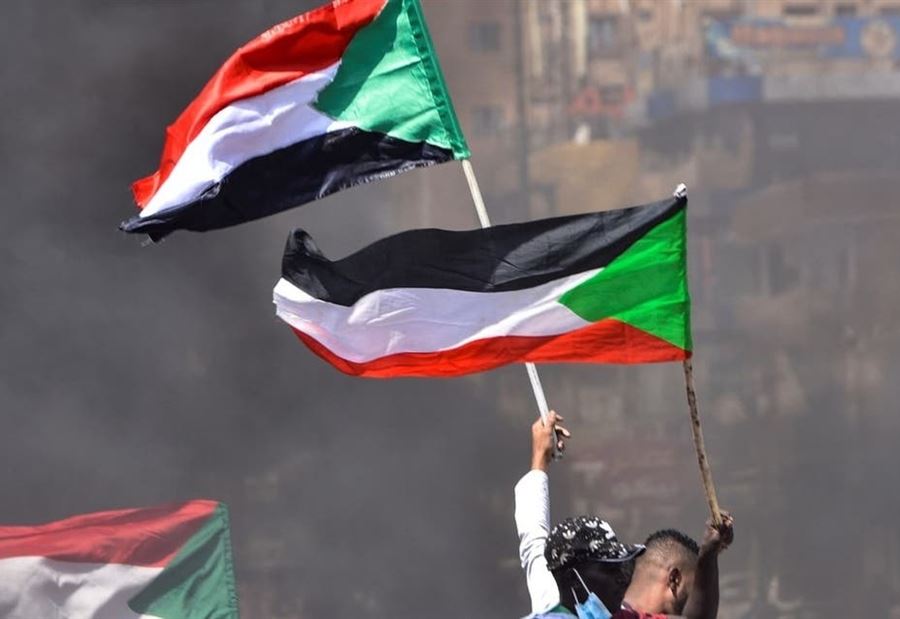 ساعات كر وفر في الخرطوم...  ساعات كر وفر في الخرطوم...
