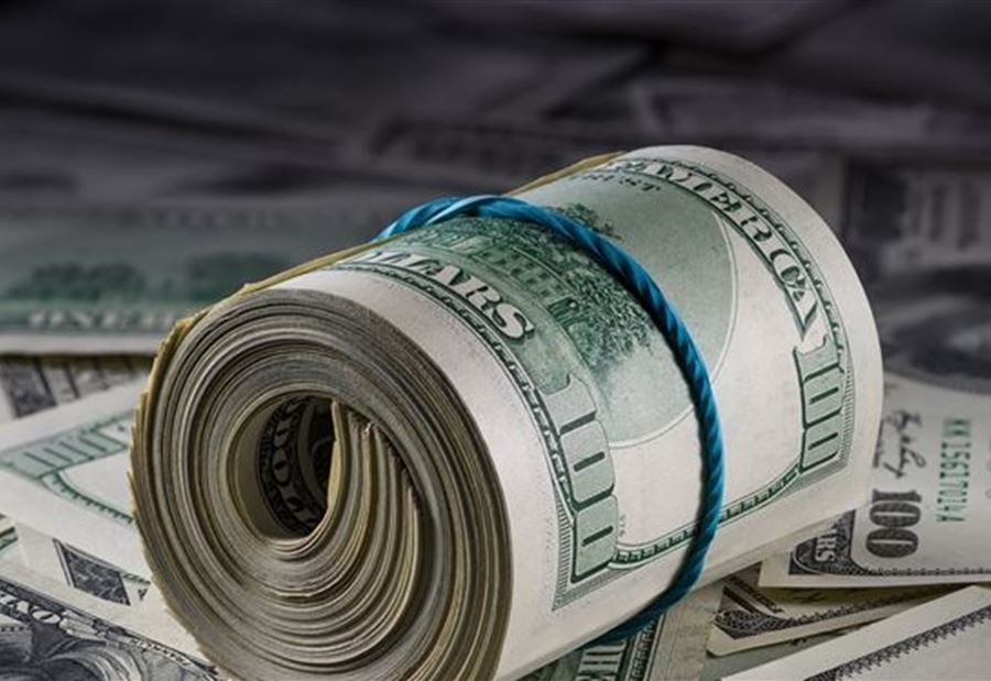 سعر الدولار يسجلُ رقمًا قياسيًا جديدًا...