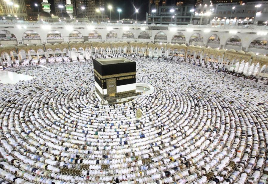 توجيه من الملك سلمان باستضافة 1300 حاج وحاجة