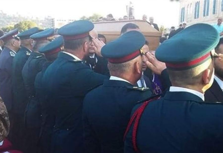 بالصورة: "عندما يلقي الأبطال التحية للكبار"