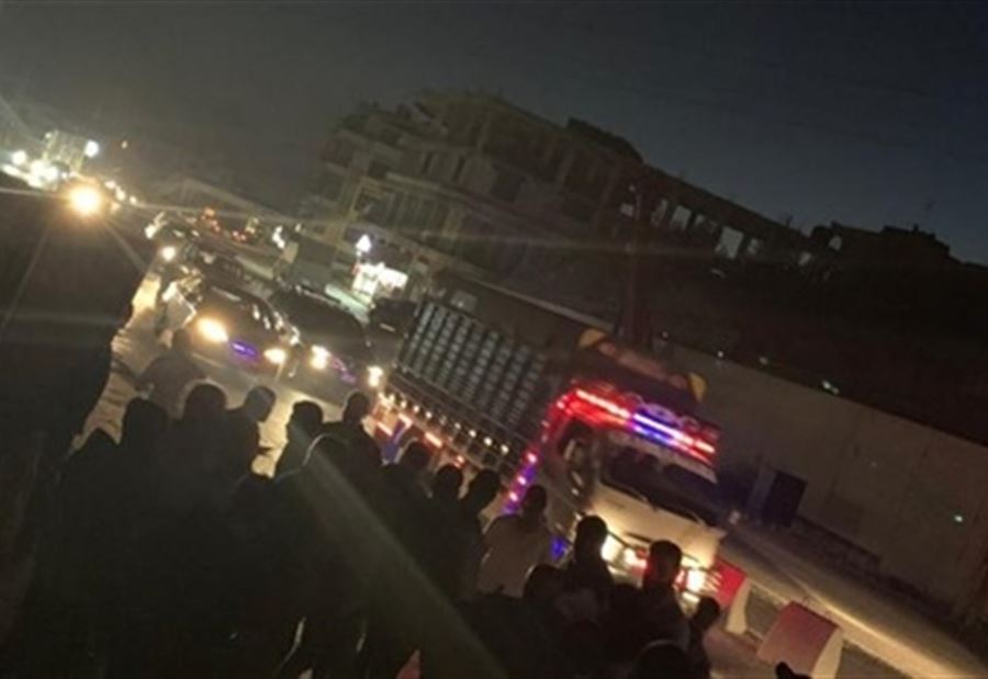بالصور: مناصرو "الديمقراطي" يقطعون جسر المديرج.. وارسلان يتدخل 