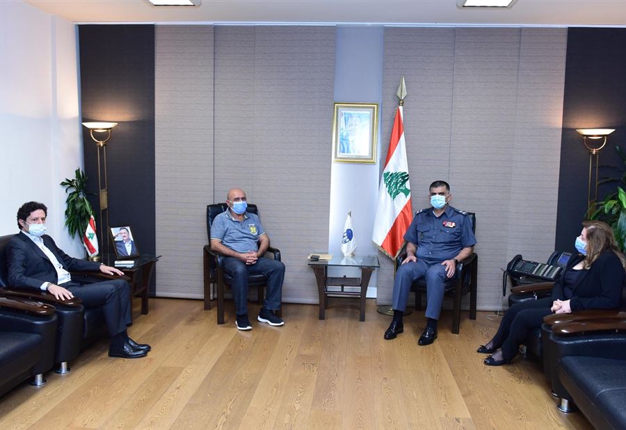 بعدَ فقدان ولدهم... عثمان يستقبل عائلة الشهيد الدويهي