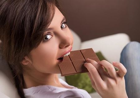 أحذري..5 أطعمة تزيد التوتر والاكتئاب